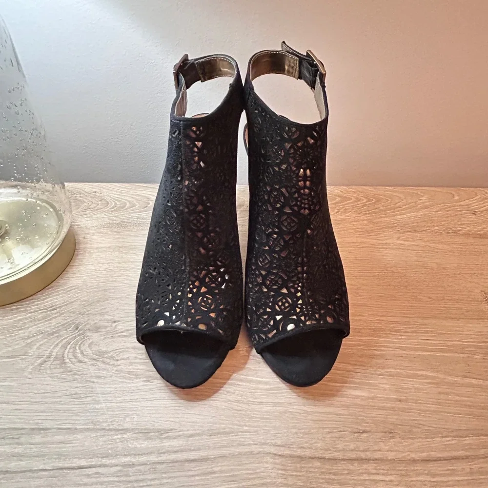 Carlos by Carlos Santana Black Suede‎ Laser Cut Peep Toe Ankle Strap Heels 7.5 M
